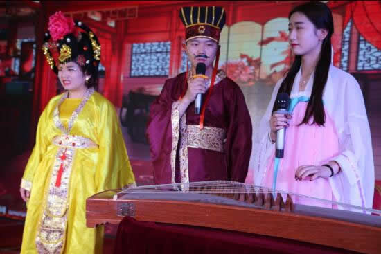 陝西OG平台集團2017新年聯歡會現場發放10萬元福利(圖17)